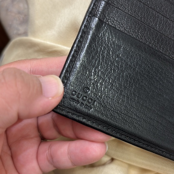 Vintage Gucci Bi-Fold Leather Wallet - Picture 9 of 9